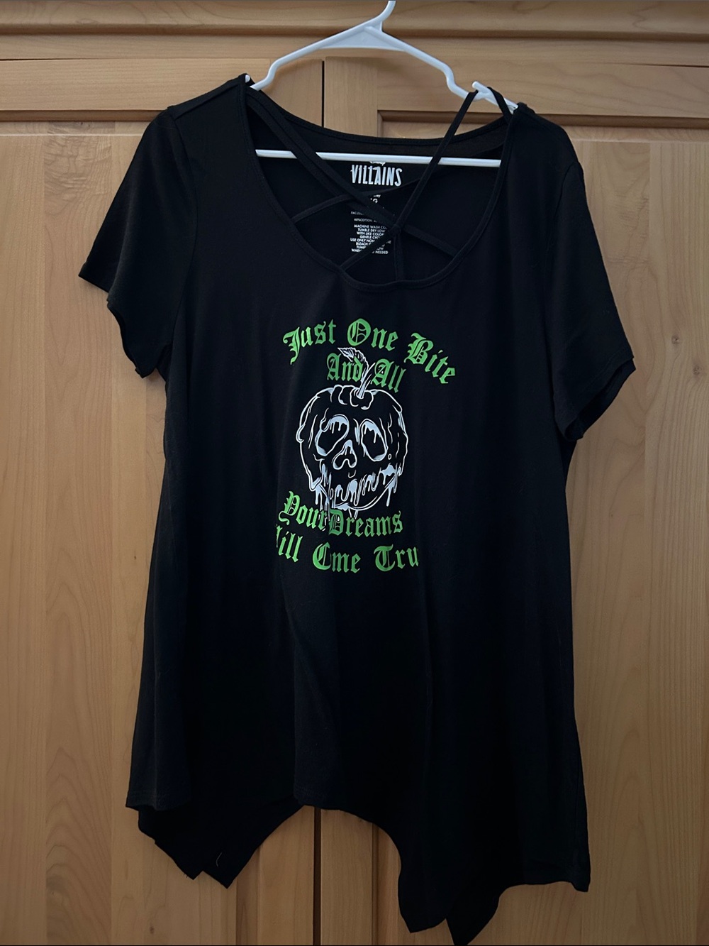 Villains Black Graphic Crisscross Tee with Neon Green Print Adult size L